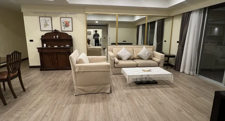 For rent 2 bedrooms condo in Khlong Toei, Bangkok