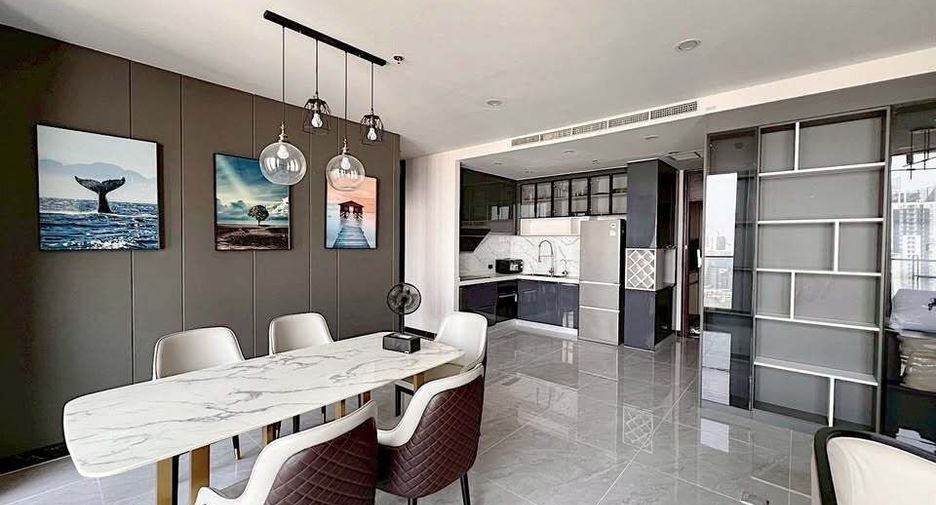 For rent 2 bedrooms condo in Pathum Wan, Bangkok