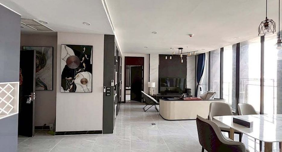 For rent 2 bedrooms condo in Pathum Wan, Bangkok