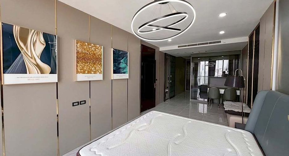 For rent 2 bedrooms condo in Pathum Wan, Bangkok