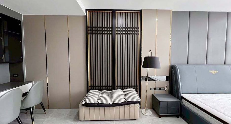 For rent 2 bedrooms condo in Pathum Wan, Bangkok
