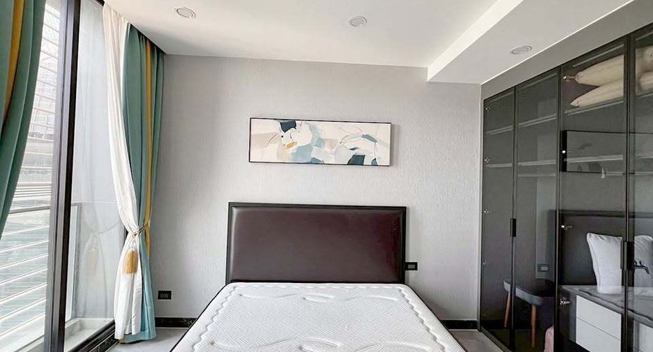 For rent 2 bedrooms condo in Pathum Wan, Bangkok