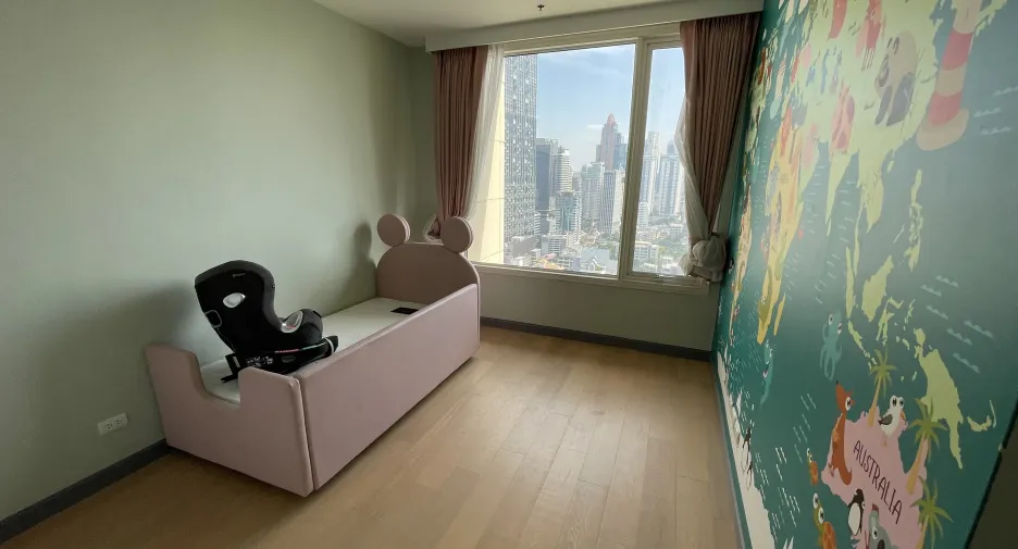 For sale 3 ベッドルーム condo in Sathon, Bangkok