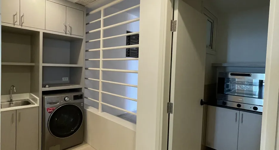 For sale 3 ベッドルーム condo in Sathon, Bangkok