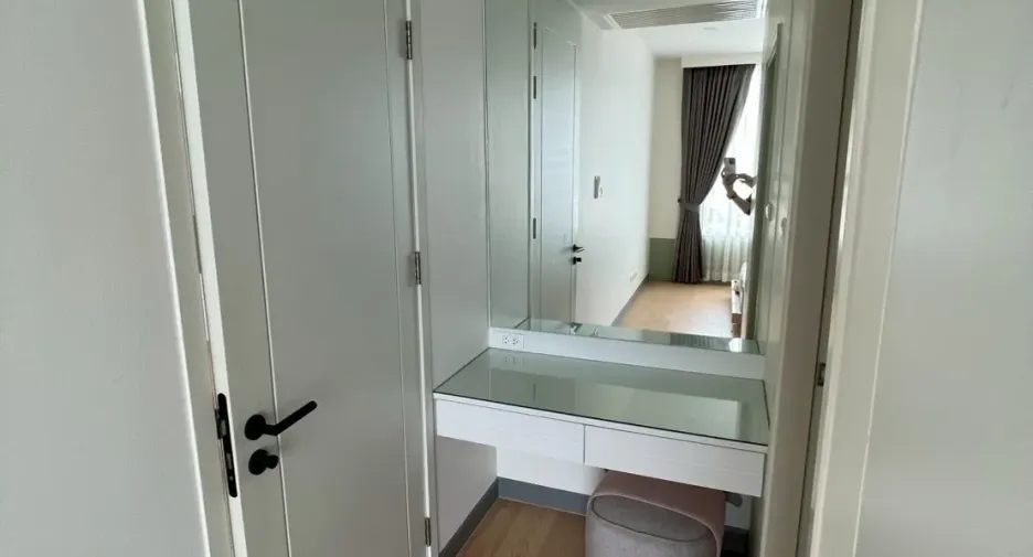 For sale 3 ベッドルーム condo in Sathon, Bangkok