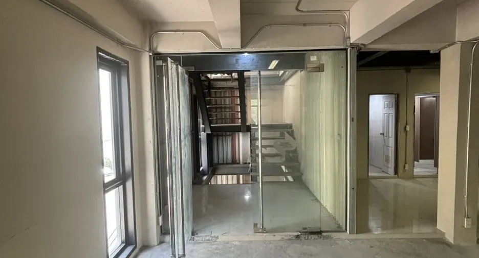 For sale and for rent retail Space in Phra Khanong, Bangkok