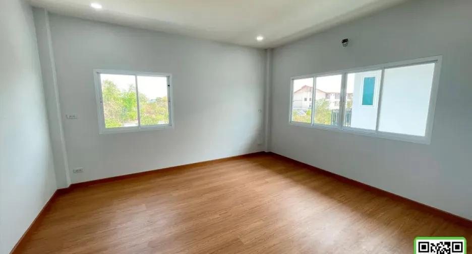 For sale 4 bedrooms house in Mueang Uttaradit, Uttaradit