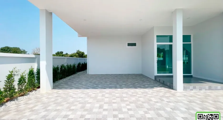 For sale 4 bedrooms house in Mueang Uttaradit, Uttaradit