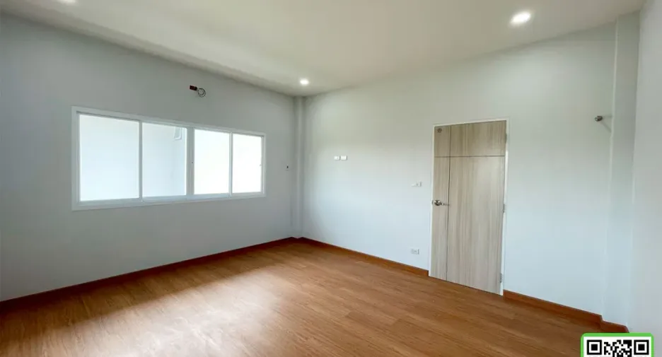 For sale 4 bedrooms house in Mueang Uttaradit, Uttaradit