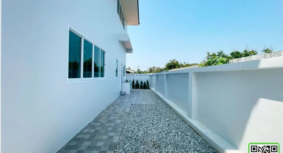 For sale 4 bedrooms house in Mueang Uttaradit, Uttaradit
