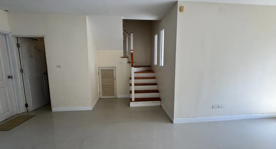 For sale 3 bedrooms house in Mueang Nonthaburi, Nonthaburi