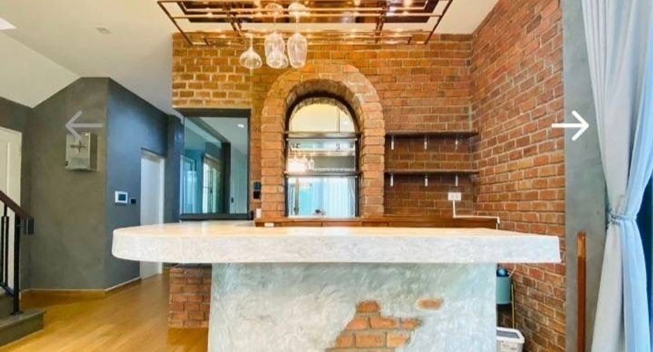 For sale 4 bedrooms house in Saphan Sung, Bangkok