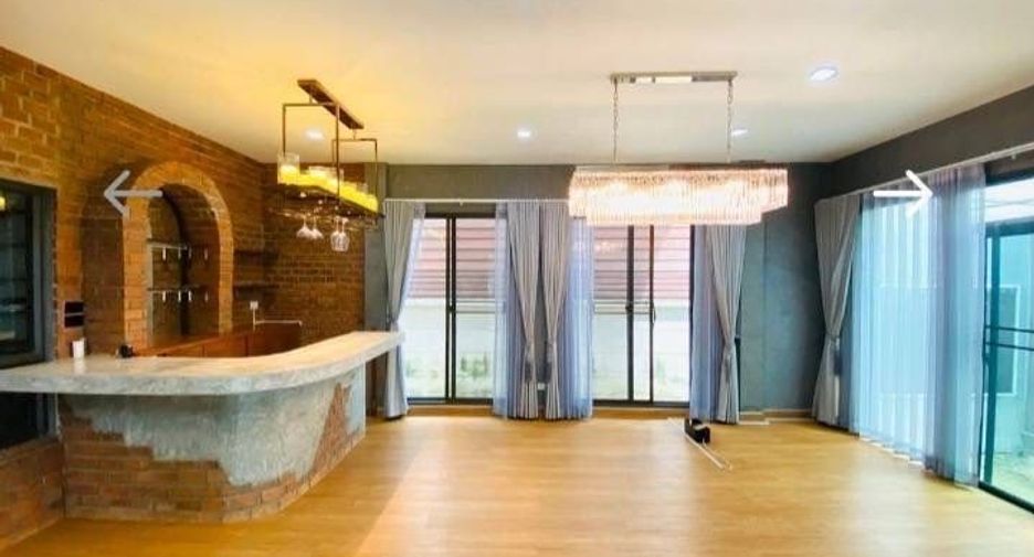 For sale 4 bedrooms house in Saphan Sung, Bangkok