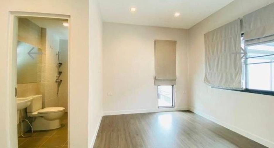 For sale 4 bedrooms house in Saphan Sung, Bangkok