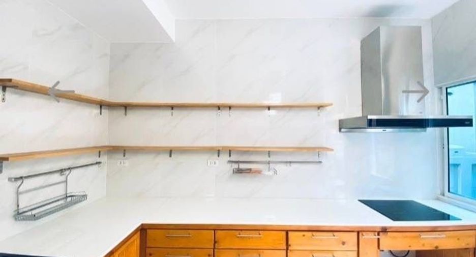 For sale 4 bedrooms house in Saphan Sung, Bangkok