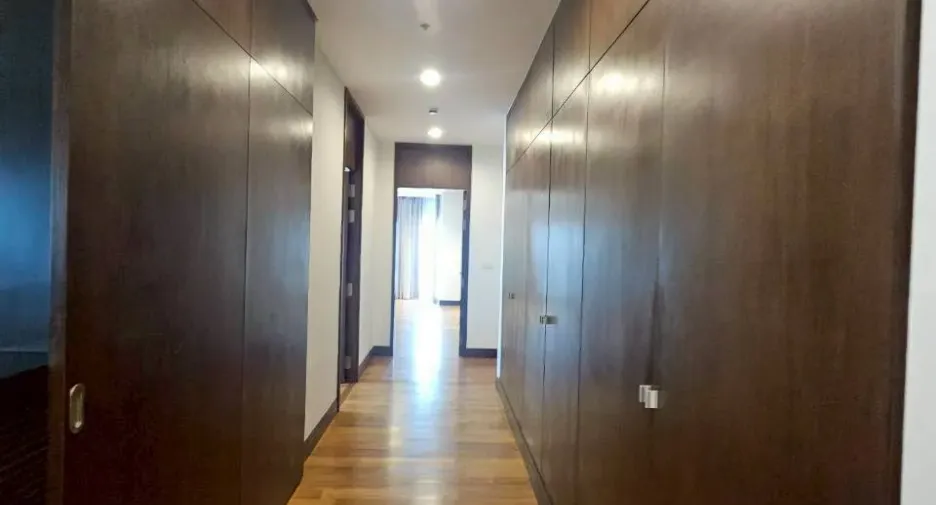 For rent 4 bedrooms condo in Pathum Wan, Bangkok