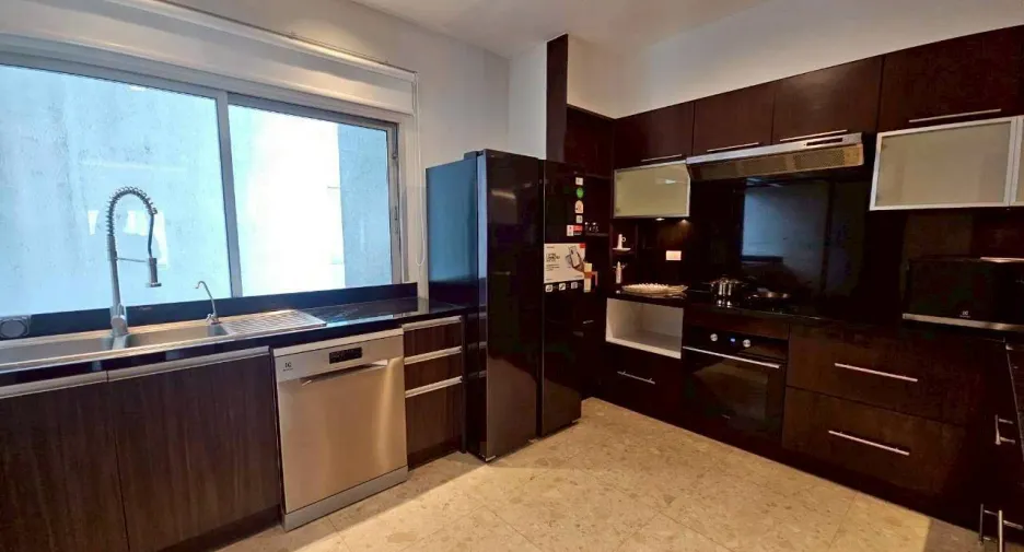 For rent 4 bedrooms condo in Pathum Wan, Bangkok