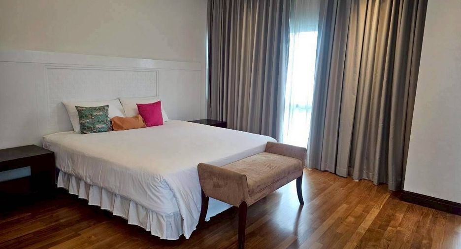 For rent 4 bedrooms condo in Pathum Wan, Bangkok