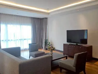 For rent 4 bedrooms condo in Pathum Wan, Bangkok