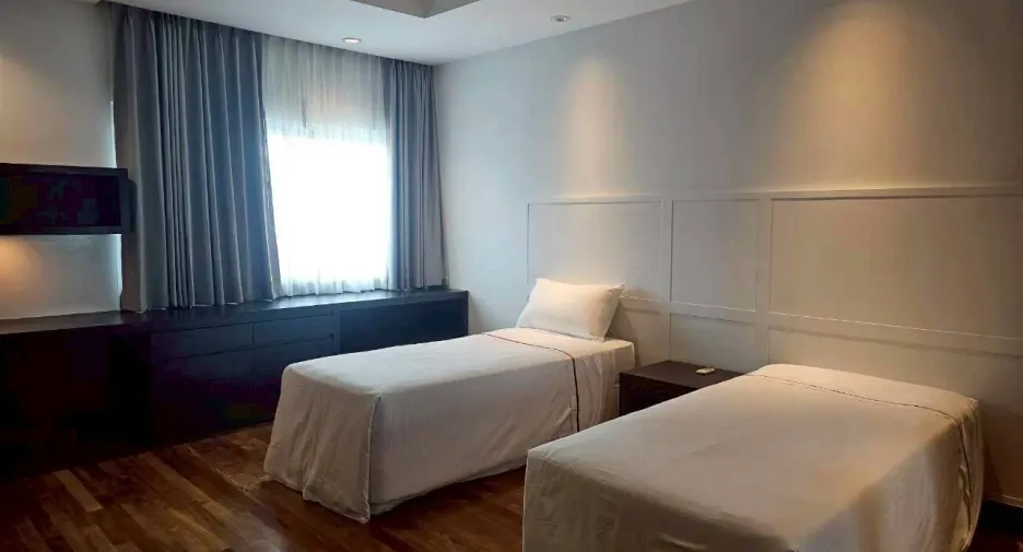 For rent 4 bedrooms condo in Pathum Wan, Bangkok