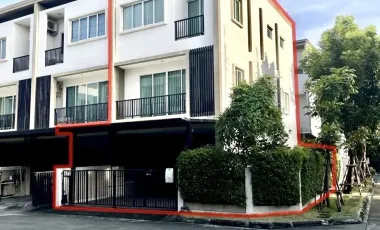 Reihenhaus zum Kauf mit 3 Zimmer in Phra Khanong, Bangkok