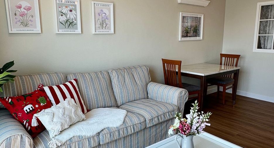 For rent 2 bedrooms condo in Yan Nawa, Bangkok