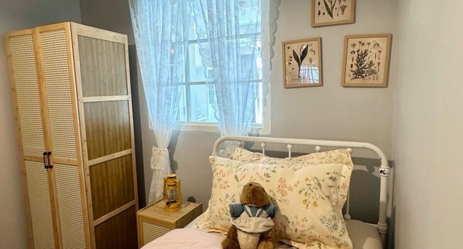 For rent 2 bedrooms condo in Yan Nawa, Bangkok