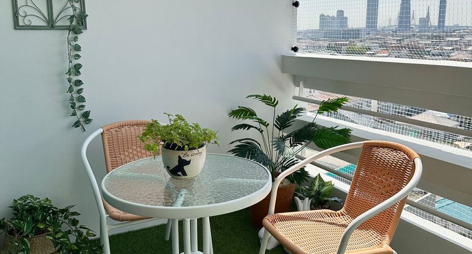 For rent 2 bedrooms condo in Yan Nawa, Bangkok
