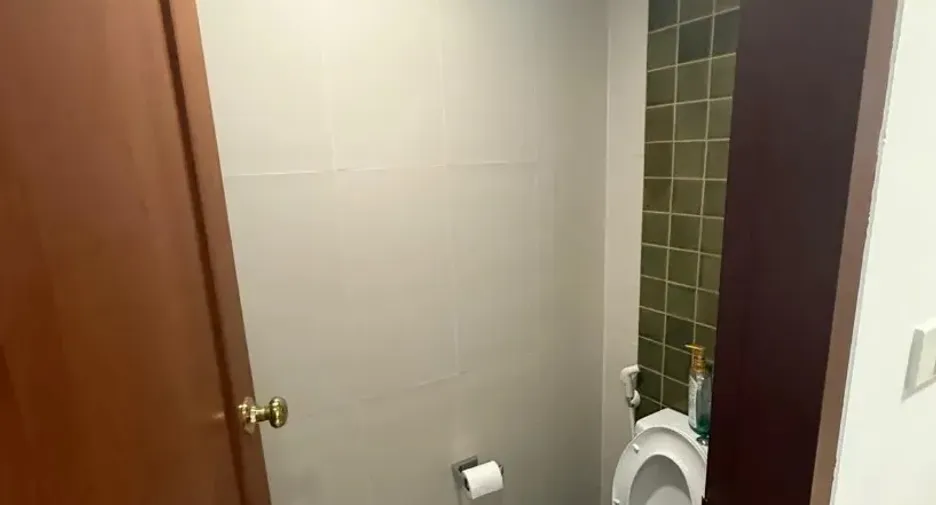 For rent 2 bedrooms retail Space in Samphanthawong, Bangkok