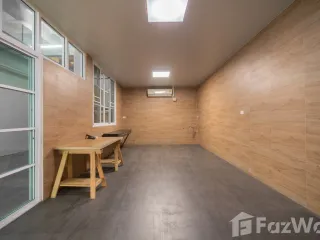 For rent retail Space in Yan Nawa, Bangkok