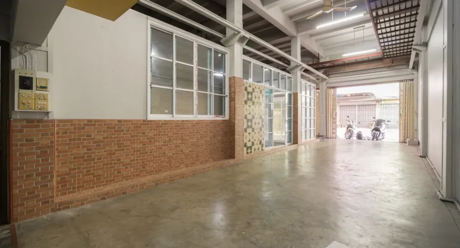 For rent retail Space in Yan Nawa, Bangkok