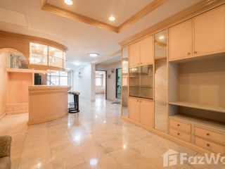 For rent retail Space in Yan Nawa, Bangkok