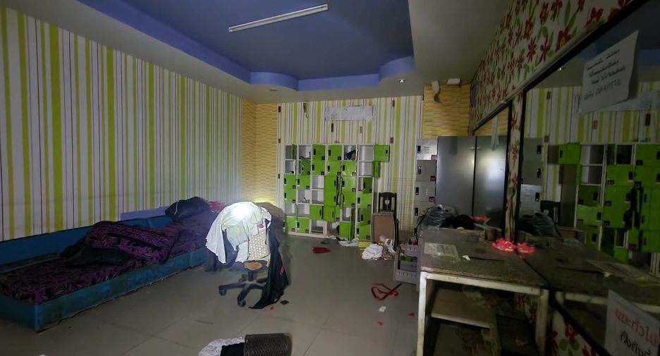 For rent 4 bedrooms retail Space in Mueang Chiang Mai, Chiang Mai