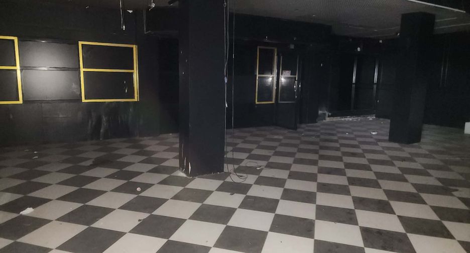 For rent 4 bedrooms retail Space in Mueang Chiang Mai, Chiang Mai