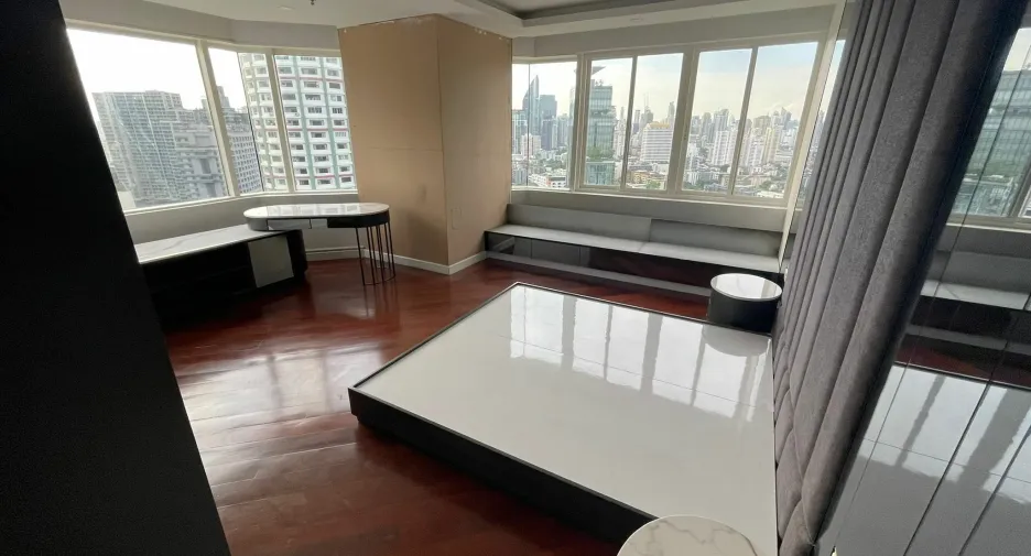 For sale and for rent 5 bedrooms condo in Watthana, Bangkok