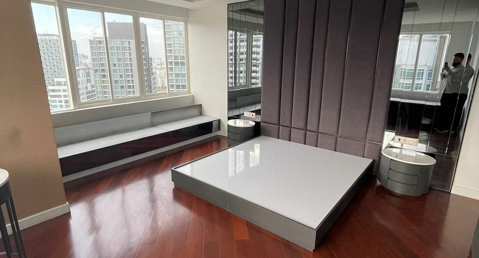 For sale and for rent 5 bedrooms condo in Watthana, Bangkok