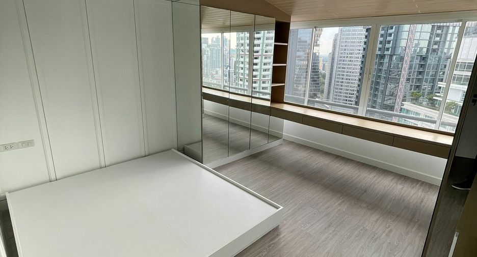 For sale and for rent 5 bedrooms condo in Watthana, Bangkok