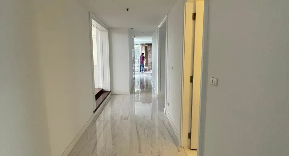 For sale and for rent 5 bedrooms condo in Watthana, Bangkok