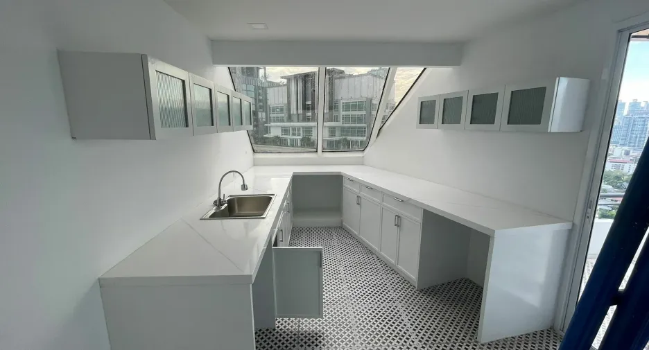 For sale and for rent 5 bedrooms condo in Watthana, Bangkok