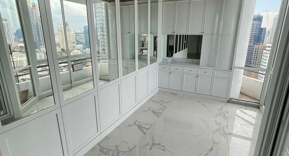 For sale and for rent 5 bedrooms condo in Watthana, Bangkok