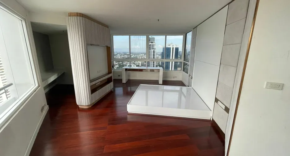 For sale and for rent 5 bedrooms condo in Watthana, Bangkok
