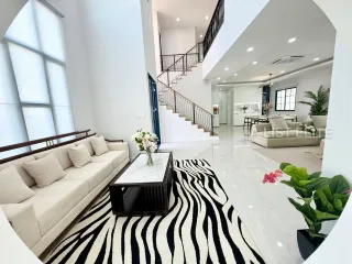 Haus zur Miete mit 5 Zimmer in Bang Lamung, Chonburi