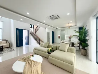 Haus zur Miete mit 5 Zimmer in Bang Lamung, Chonburi