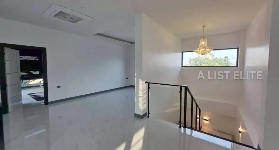 Haus zur Miete mit 5 Zimmer in Bang Lamung, Chonburi
