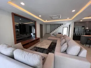Haus zur Miete mit 5 Zimmer in Bang Lamung, Chonburi