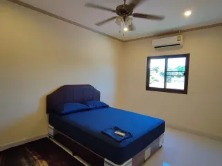 Casa adosada en alquiler de 4 habitaciones en Bang Lamung, Chonburi