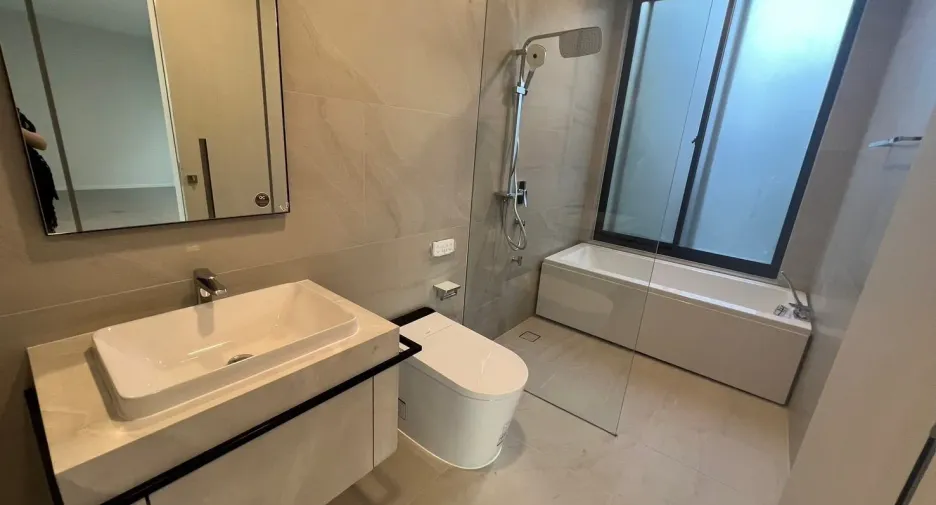 For rent 4 bedrooms house in Saphan Sung, Bangkok