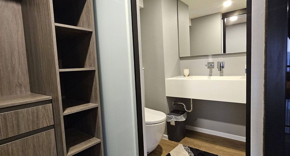 For sale 2 bedrooms condo in Huai Khwang, Bangkok