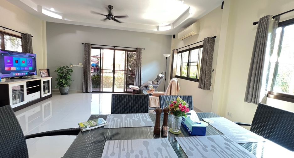 For sale 2 bedrooms townhouse in Jomtien, Pattaya