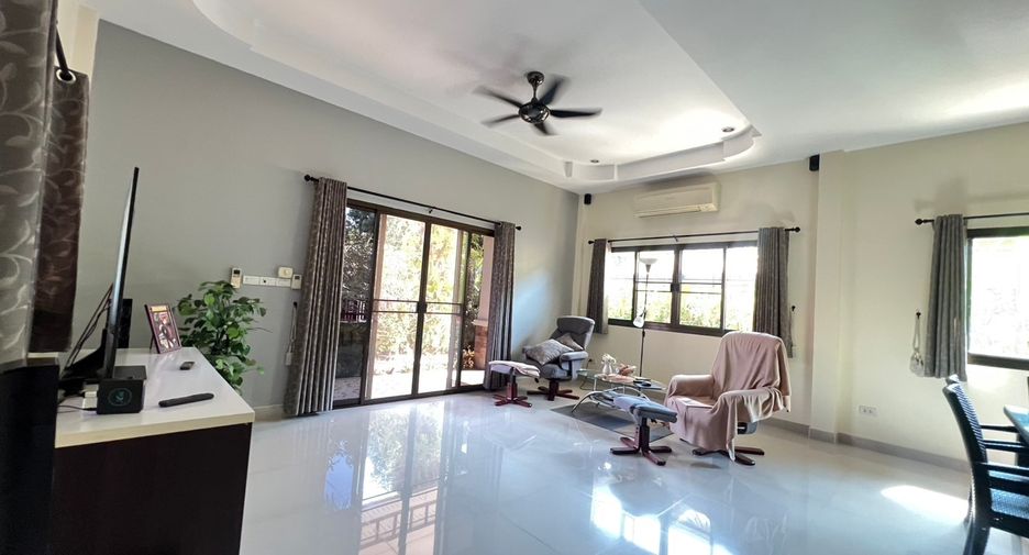 For sale 2 bedrooms townhouse in Jomtien, Pattaya